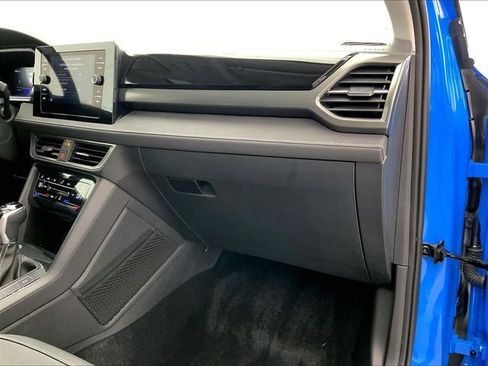 Certified 2025 Volkswagen Taos SE AWD/4WD image 16