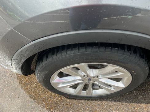 Used 2019 Ford Explorer Limited image 28