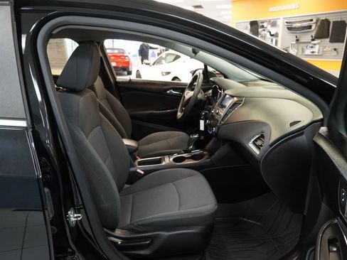 Used 2019 Chevrolet Cruze LT image 27