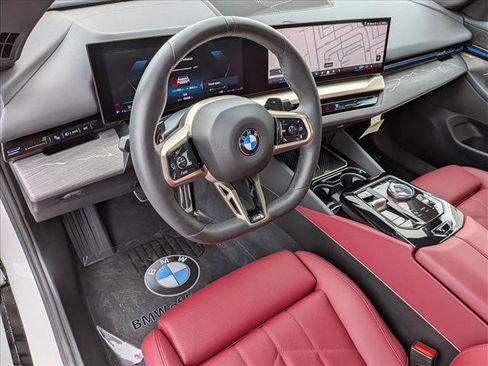Certified 2025 BMW 530i xDrive w/ M Sport Package image 10