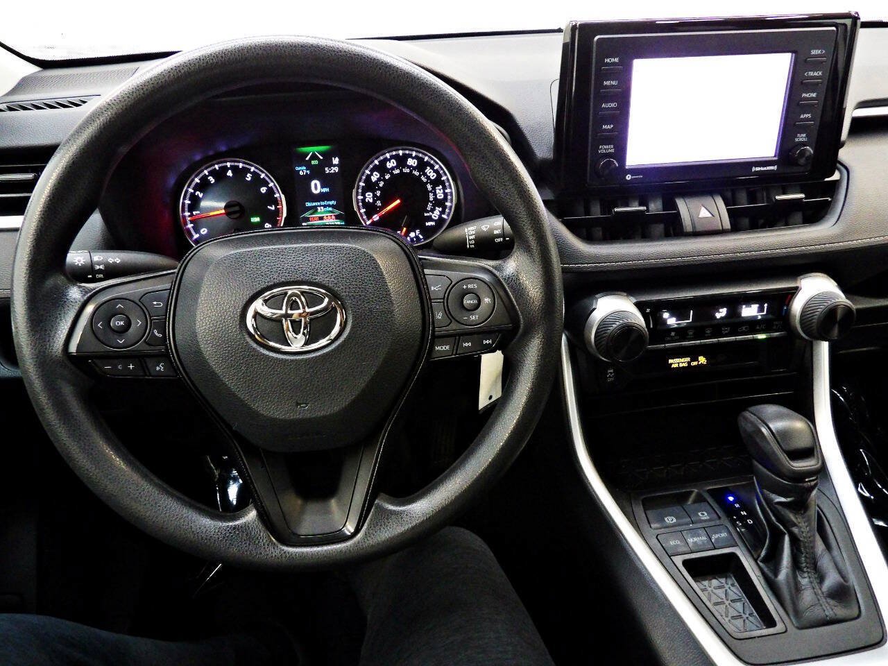 Used 2021 Toyota RAV4 LE FWD image 17