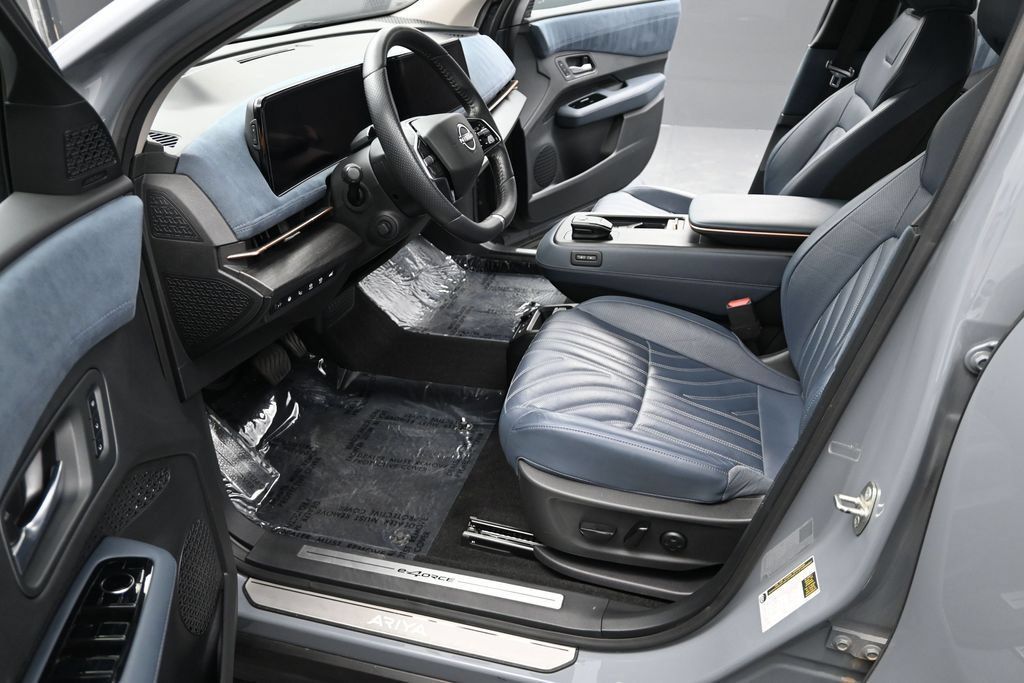 Used 2024 Nissan Ariya AWD image 9