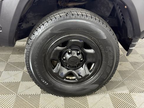 Used 2016 Toyota Tacoma SR image 13
