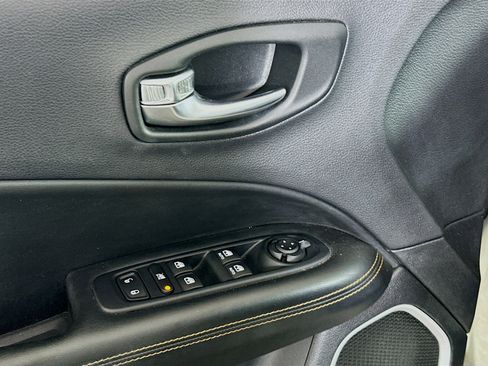 Used 2019 Jeep Compass Limited image 15