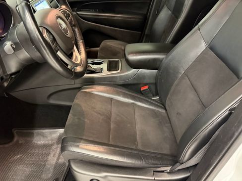 Used 2022 Jeep Grand Cherokee Laredo X RWD image 17