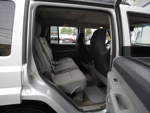 Used 2007 Jeep Commander Sport AWD/4WD image 32