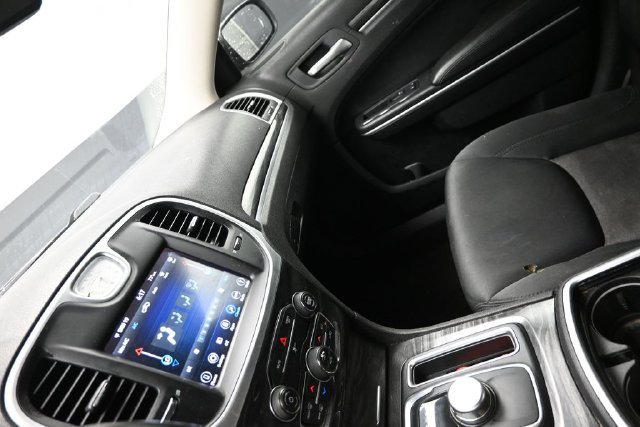 Used 2019 Chrysler 300 Touring w/ Chrome Appearance Package RWD image 20
