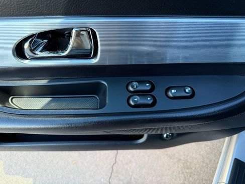 Used 2004 Ford Thunderbird image 23