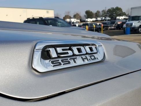 Used 2025 RAM 1500 Limited image 7