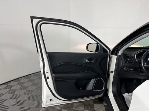 Used 2020 Jeep Compass Limited image 15