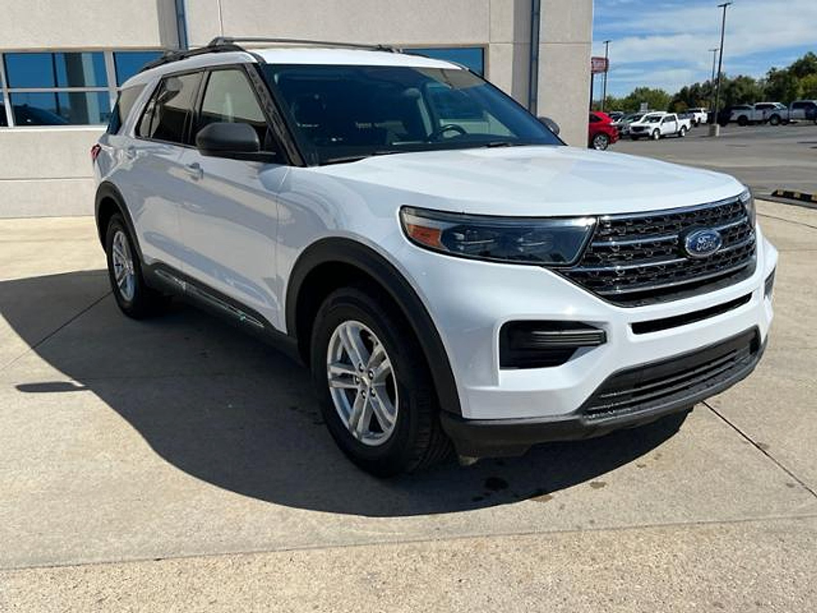 Used 2022 Ford Explorer XLT AWD/4WD image 3