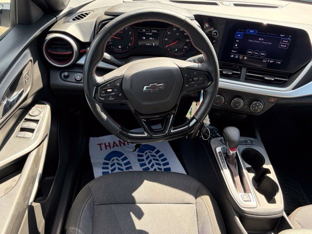 Used 2024 Chevrolet Trax RS FWD image 32