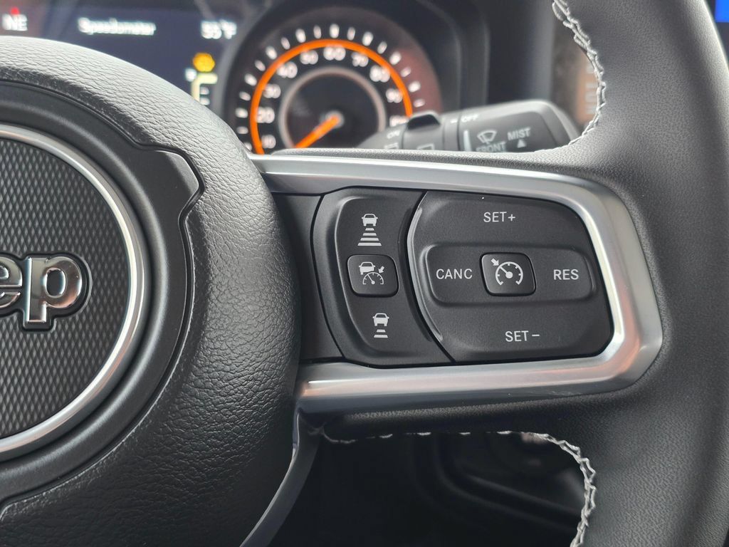 Used 2025 Jeep Wrangler Unlimited Sahara AWD/4WD image 26