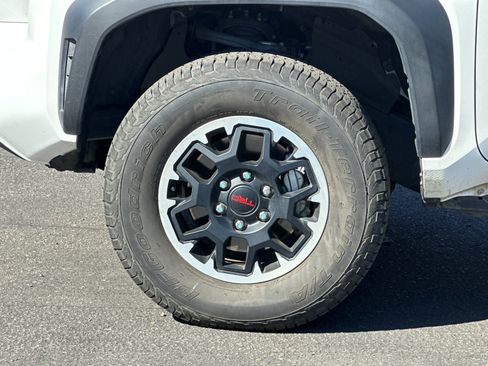 Used 2025 Toyota Tacoma TRD Off-Road image 23