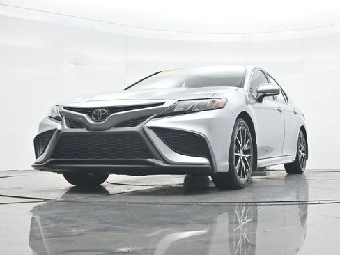 Used 2022 Toyota Camry SE FWD image 33