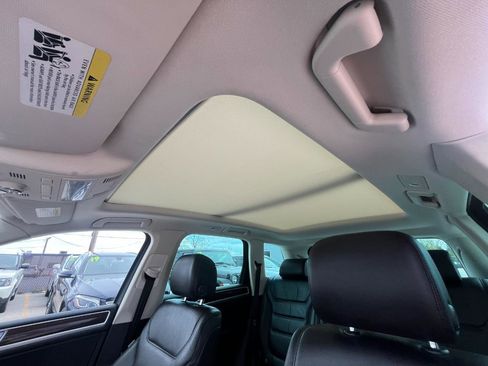 Used 2015 Volkswagen Touareg TDI image 37