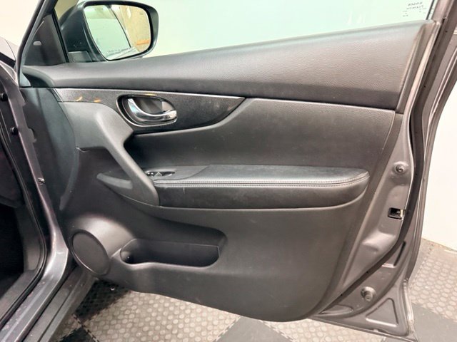Used 2016 Nissan Rogue SL AWD/4WD image 36