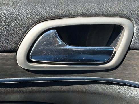 Used 2018 Jeep Grand Cherokee Limited RWD image 16