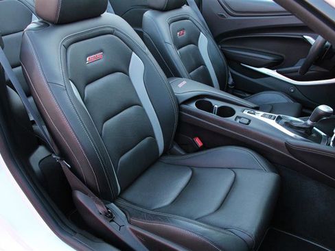 Used 2017 Chevrolet Camaro SS RWD image 32
