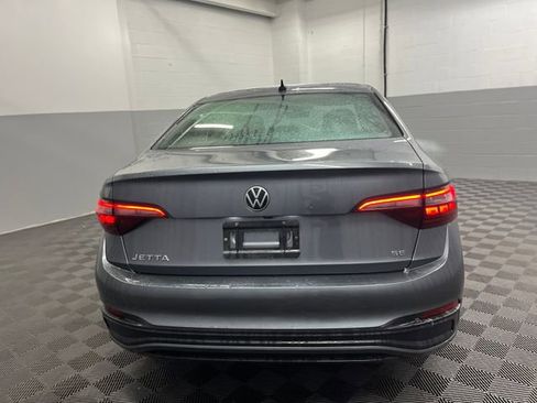 Used 2022 Volkswagen Jetta SE image 5