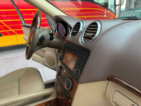 Used 2012 Mercedes-Benz GL 450 4MATIC image 25