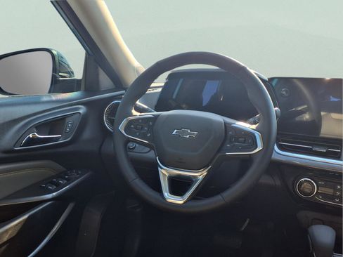 Used 2025 Chevrolet Trax ACTIV w/ Sunroof Package image 14