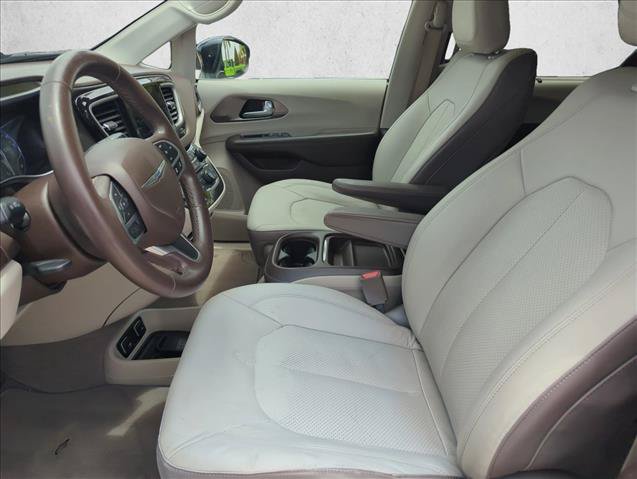 Used 2018 Chrysler Pacifica Touring-L w/ Advanced Safetytec Group FWD image 13