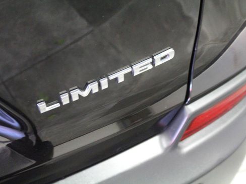 Used 2019 Jeep Cherokee Limited AWD/4WD image 33