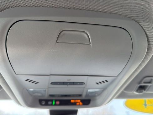 Used 2024 GMC Terrain SLT image 23