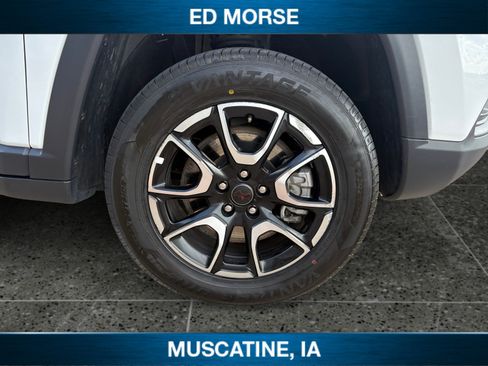 Used 2025 Jeep Compass Trailhawk AWD/4WD image 12