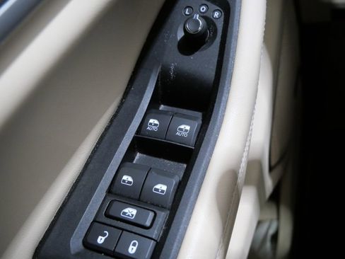 Used 2023 Jeep Grand Cherokee L Limited image 14