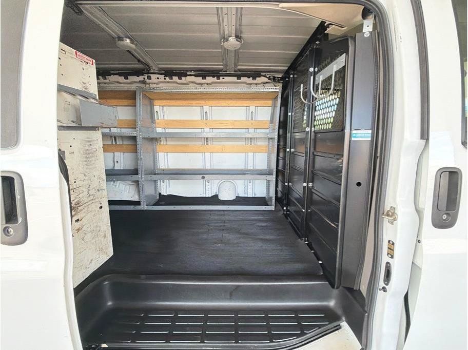 Used 2018 Chevrolet Express 2500 w/ Driver Convenience Package RWD image 12