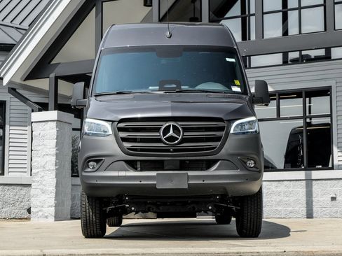 Used 2025 Mercedes-Benz Sprinter 2500 image 5
