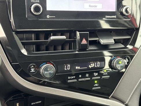 Used 2023 Toyota Camry SE image 14