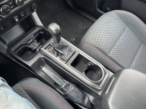 Certified 2023 Toyota Tacoma SR5 AWD/4WD image 21