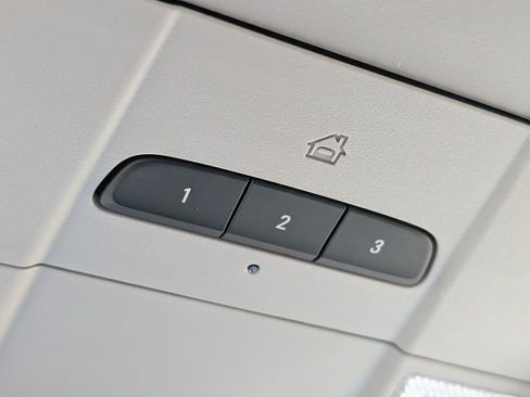 Used 2024 Chevrolet Equinox Premier image 34