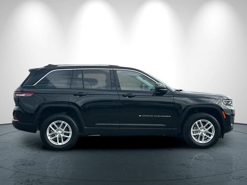 Used 2023 Jeep Grand Cherokee Laredo AWD/4WD image 3