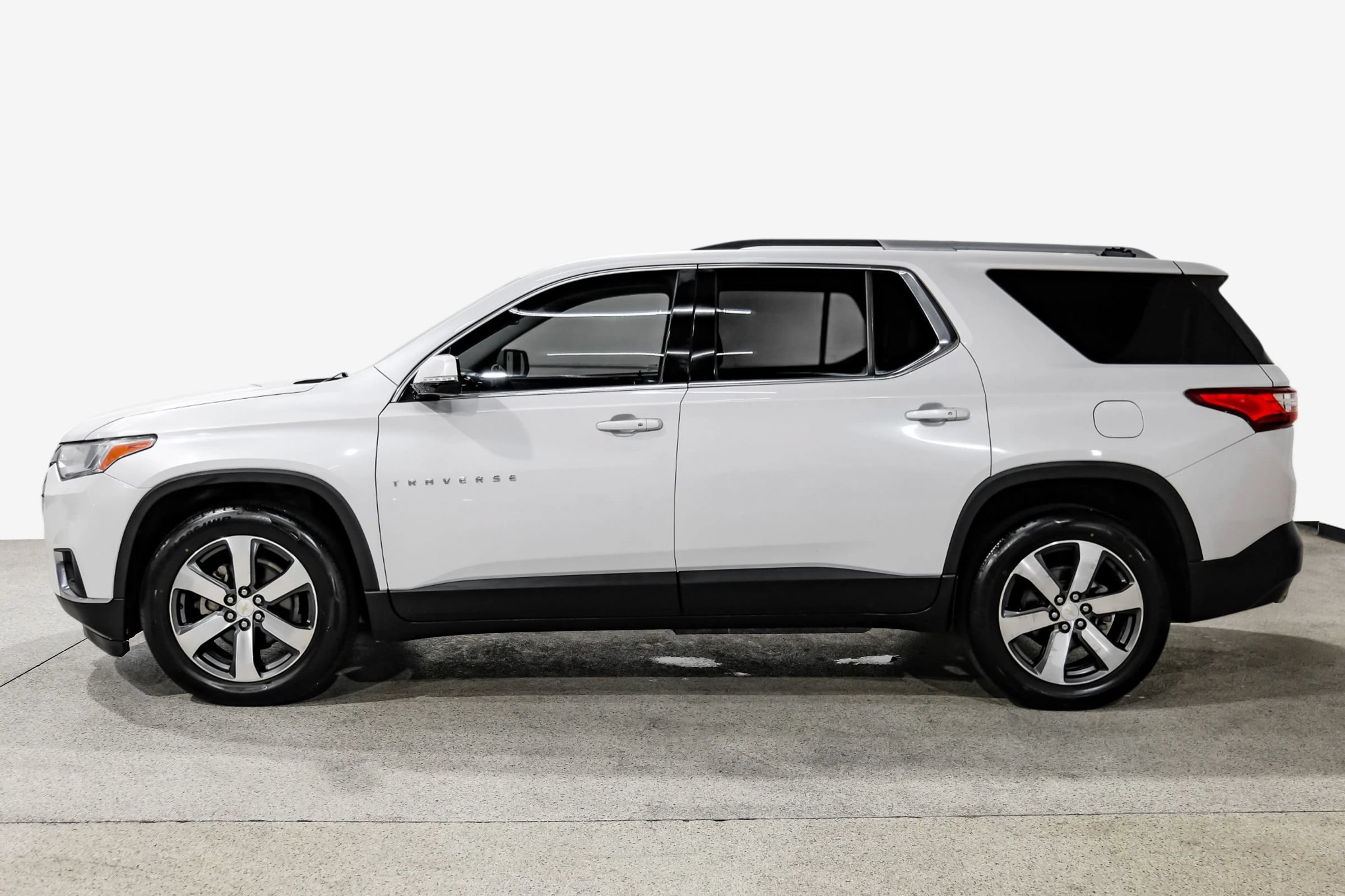 Used 2018 Chevrolet Traverse LT FWD image 9