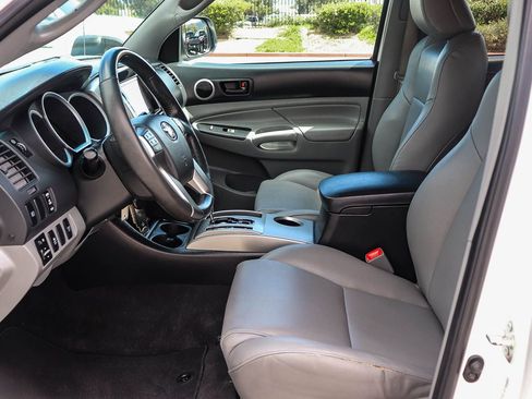 Used 2013 Toyota Tacoma 4x4 Double Cab w/ Limited Pkg image 22