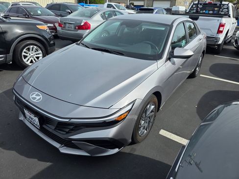 Certified 2025 Hyundai Elantra Blue image 2