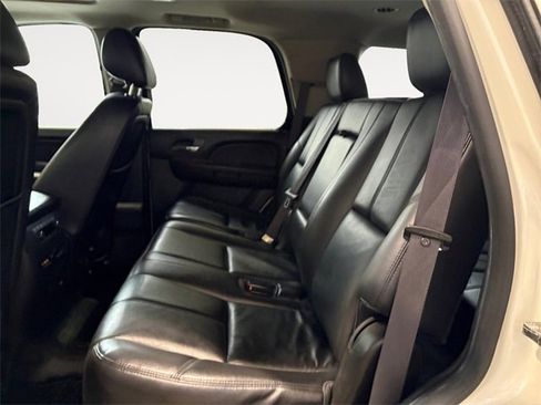 Used 2014 GMC Yukon SLT w/ SLT-2 Equipment Package image 11