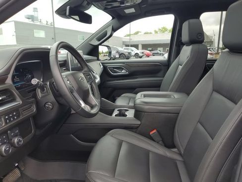 Used 2024 Chevrolet Suburban Z71 w/ Luxury Package AWD/4WD image 9