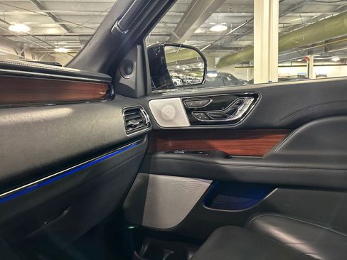 Used 2023 Lincoln Navigator Reserve AWD/4WD image 19