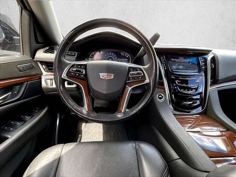 Used 2019 Cadillac Escalade Luxury RWD image 7
