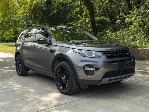 Used 2018 Land Rover Discovery Sport SE AWD/4WD image 2