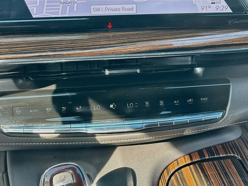 Used 2024 Cadillac Escalade Premium Luxury w/ LPO, Floor Liner Package AWD/4WD image 16