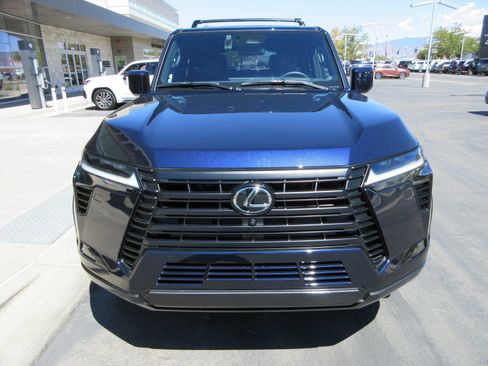 Used 2026 Lexus GX 550 w/ Cold Area Package AWD/4WD image 14