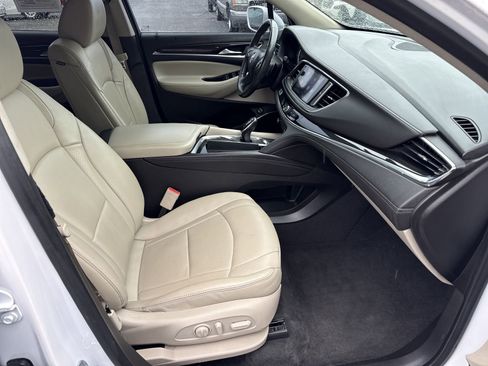 Used 2020 Buick Enclave Essence FWD image 32