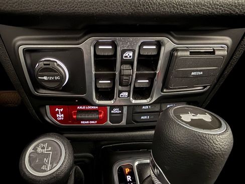 Used 2024 Jeep Wrangler Unlimited Sport AWD/4WD image 16