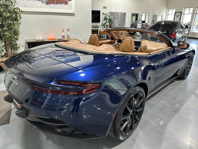 Used 2019 Aston Martin DB11 Volante RWD image 2
